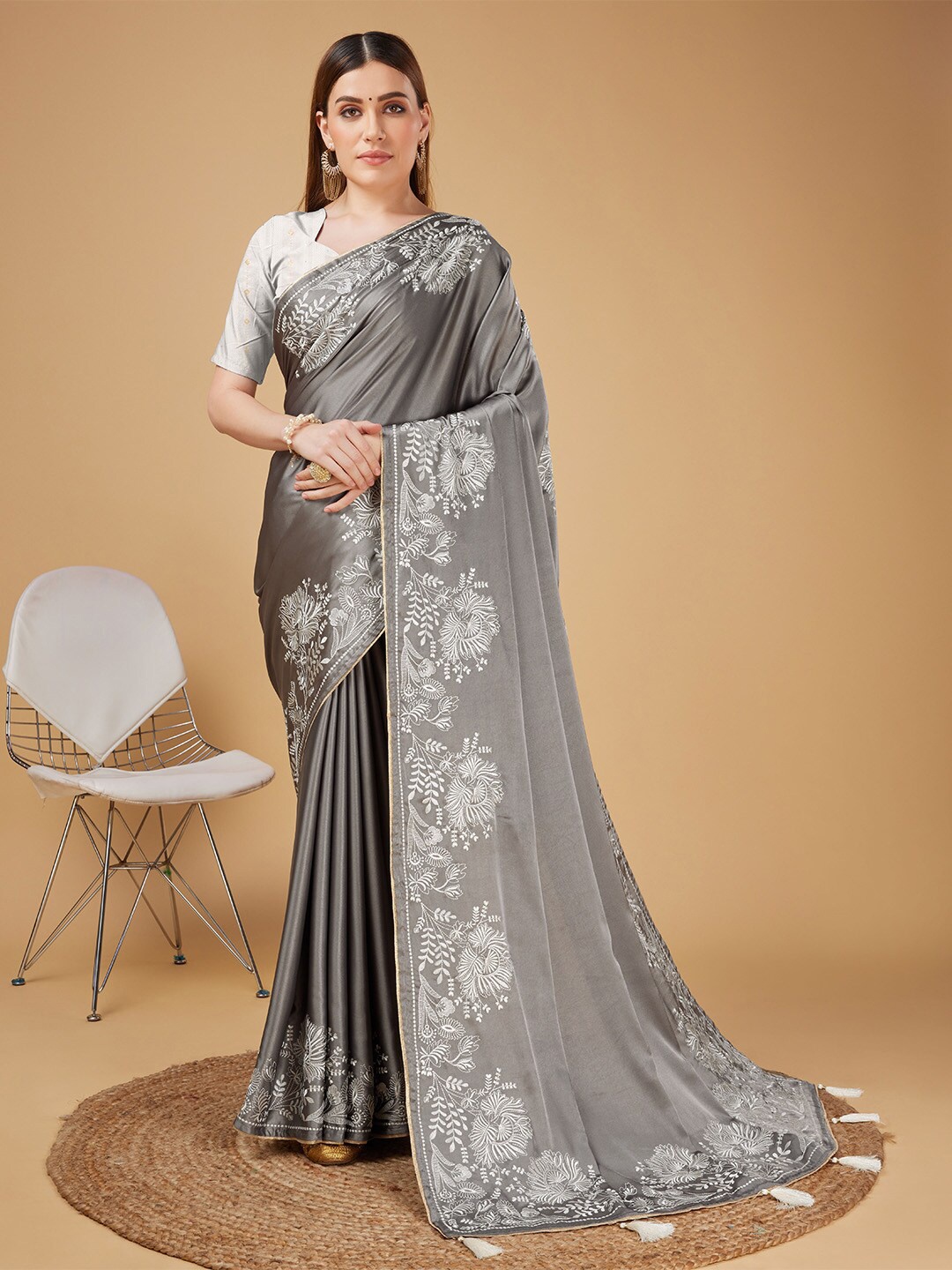 

Ishin Embroidered Broder Satin Saree, Grey