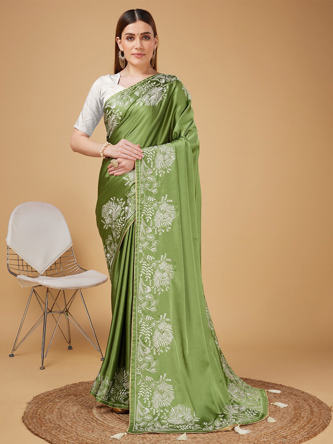 

Ishin Embroidered Broder Satin Saree, Green