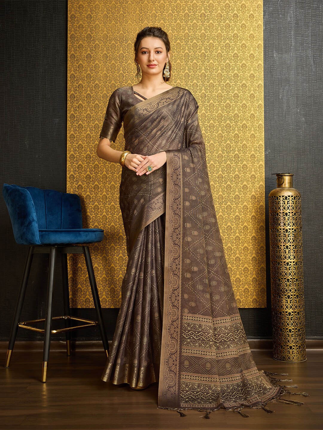 

Ishin Coffee Brown Floral Printed Zari Saree