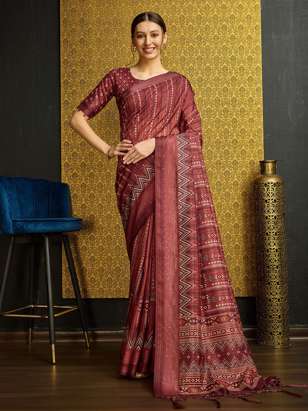 

Ishin Striped Woven Design Saree, Maroon