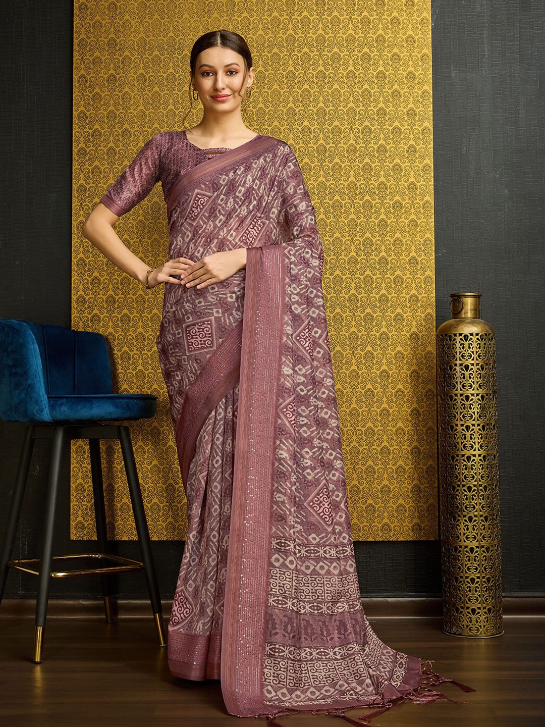 

Ishin Geometric Printed Saree, Purple