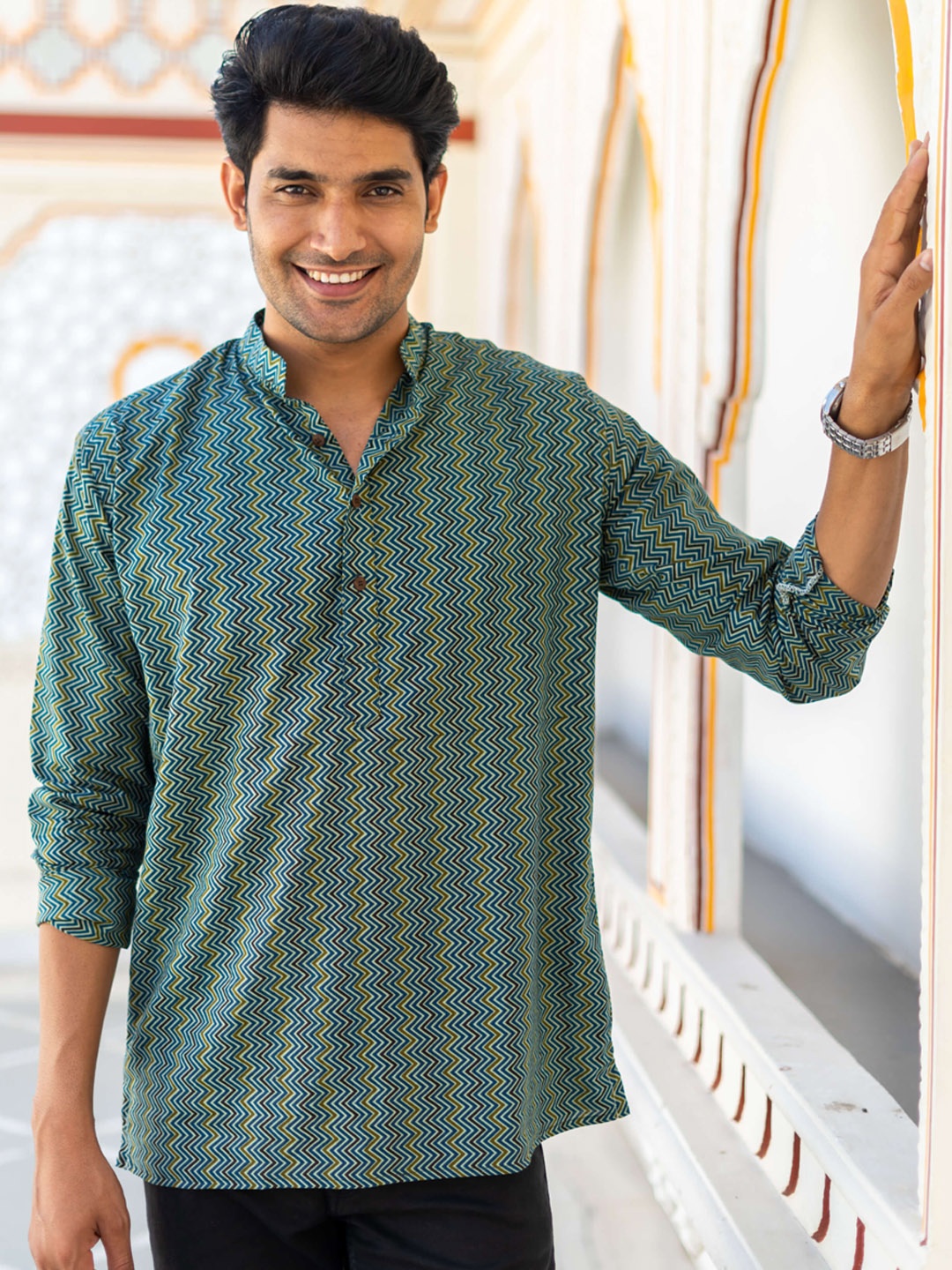 

Shasak Mandarin Collar Chevron Printed Straight Short Cotton Kurta, Green