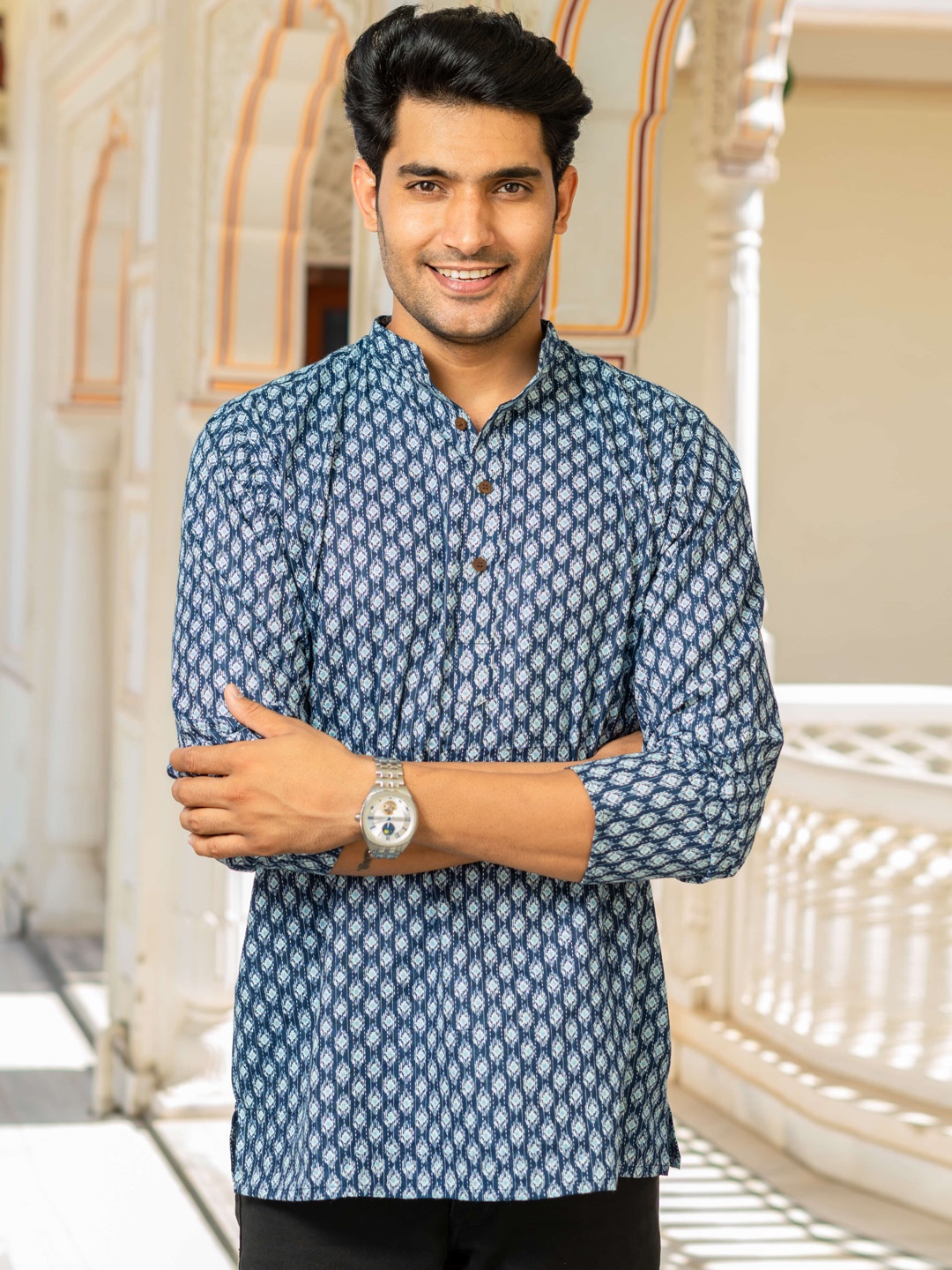 

Shasak Geometric Printed Mandarin Collar Short Cotton Kurta, Blue