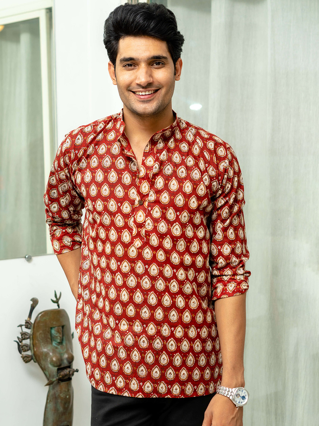 

Shasak Ethnic Motifs Bagru Printed Mandarin Collar Cotton Short Kurta, Red