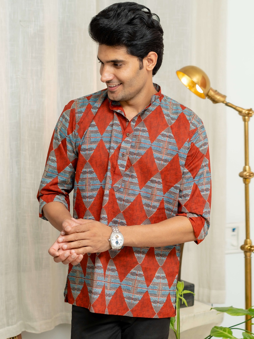 

Shasak Geometric Printed Mandarin Collar Straight Kurta, Red