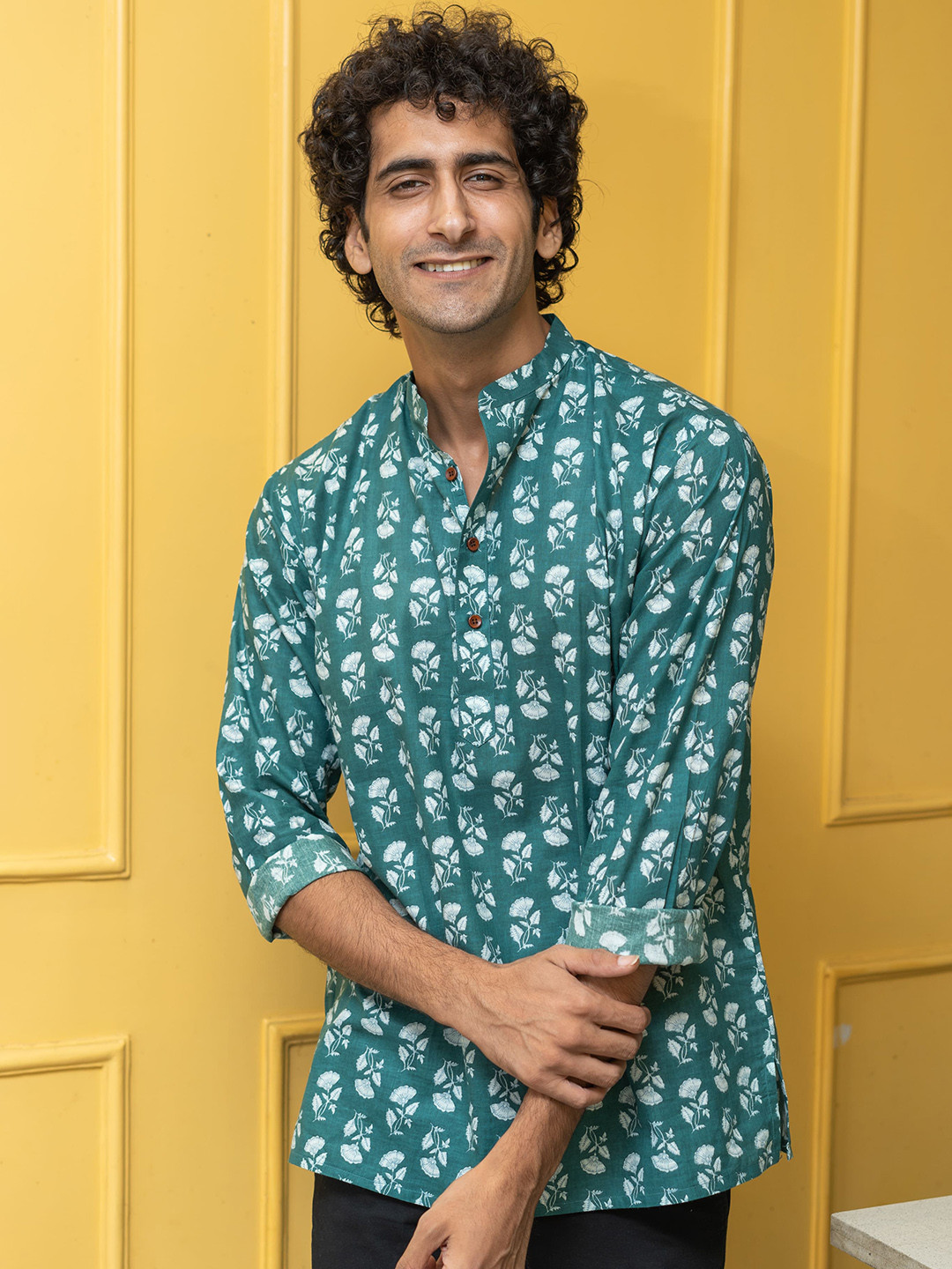 

Shasak Floral Printed Mandarin Collar Straight Cotton Kurta, Green