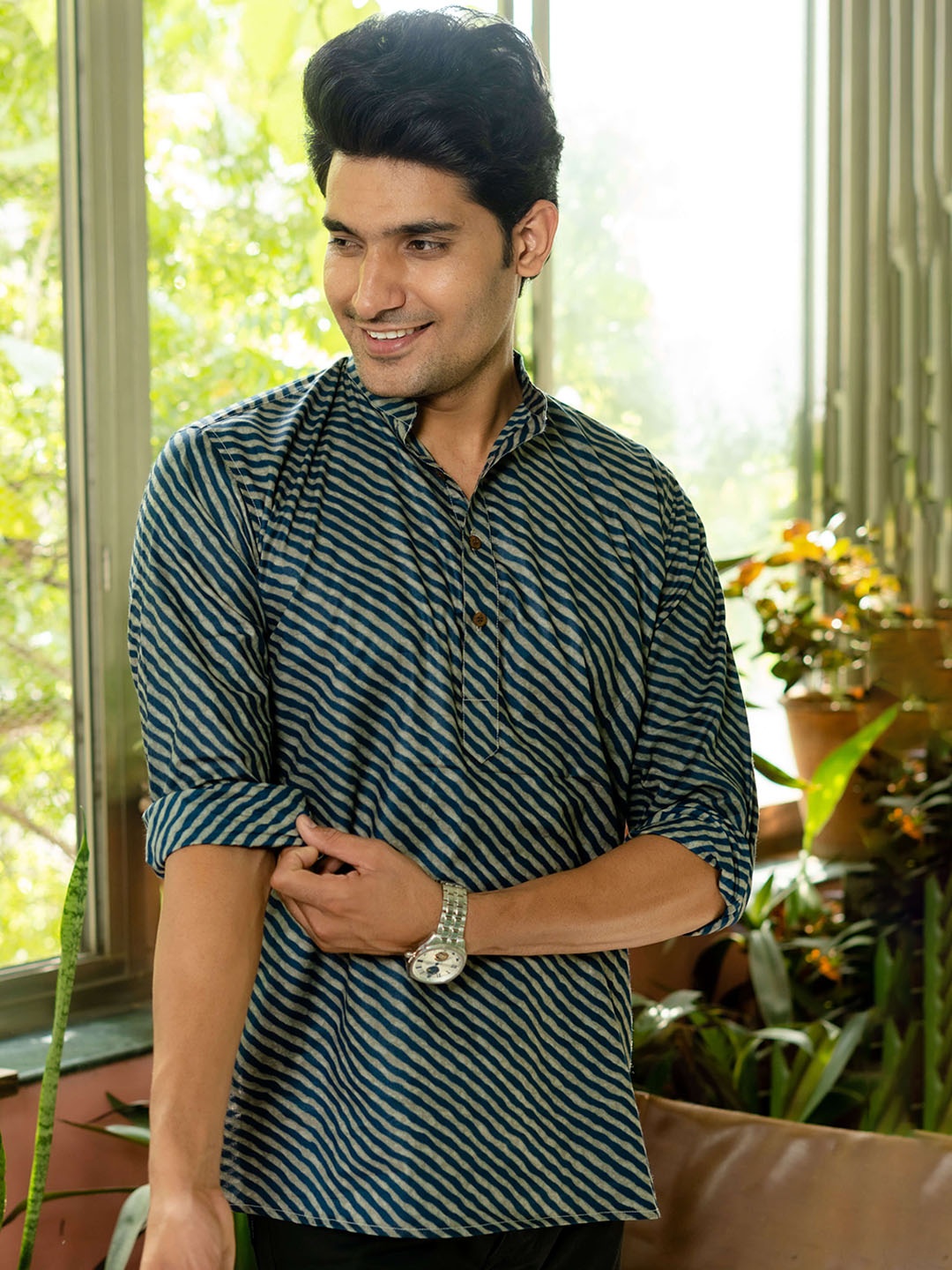 

Shasak Mandarin Collar Striped Cotton Short Kurta, Blue