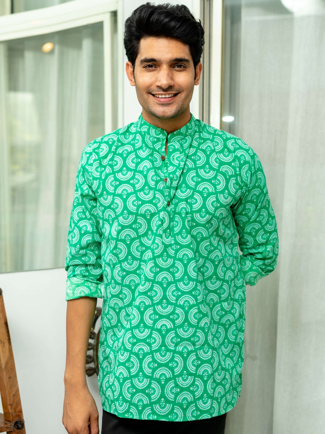 

Shasak Ethnic Motifs Printed Mandarin Collar Cotton Short Kurta, Green