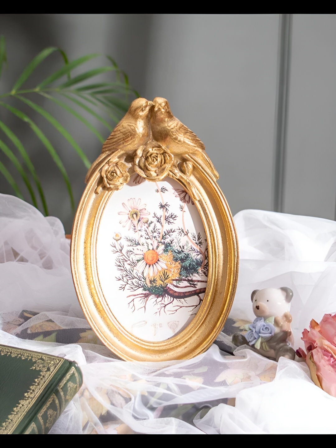 

THEDECORKART Gold-Toned Glass Table Photo Frames