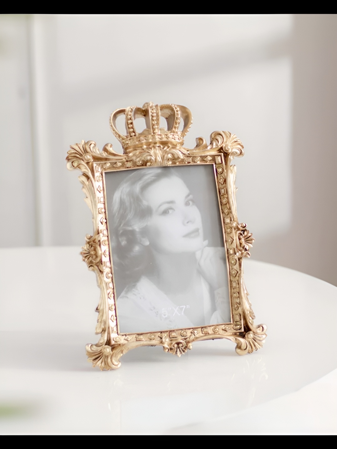 

THEDECORKART Gold-Toned Glass Table Photo Frames