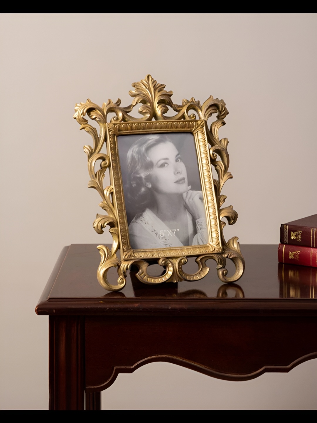 

THEDECORKART Gold-Toned Glass Table Photo Frames
