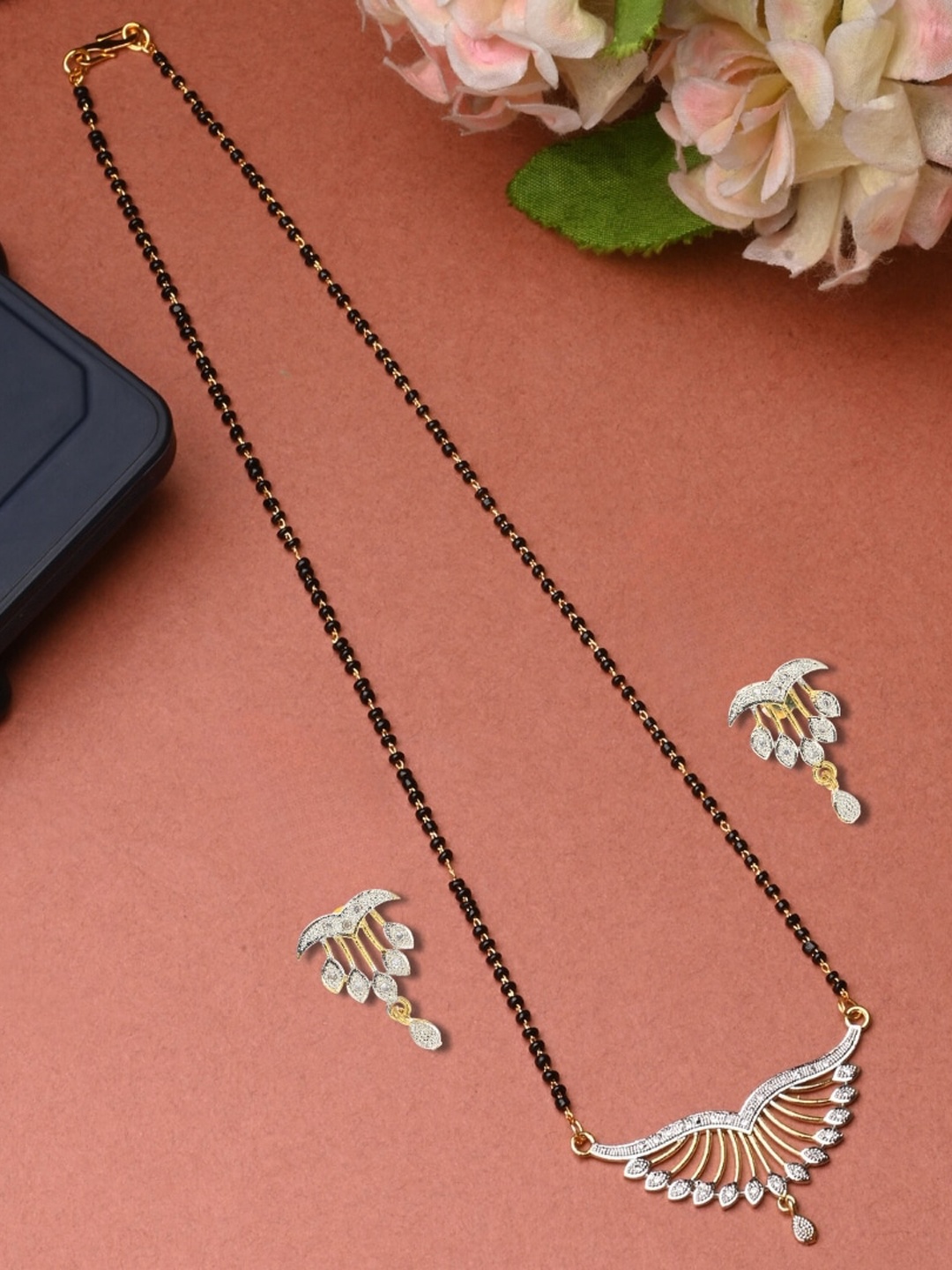 

AanyaCentric Gold-plated Mangalsutra Pendant Earring Set & Silver Plated Anklet