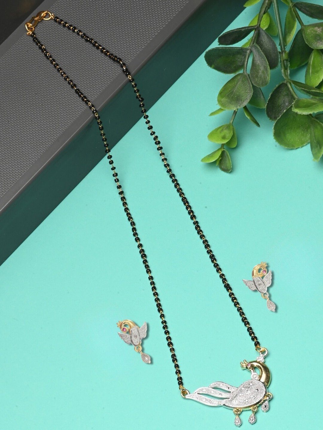 

AanyaCentric Gold-Plated Mangalsutra Pendant Earring Set & Silver Plated Anklet