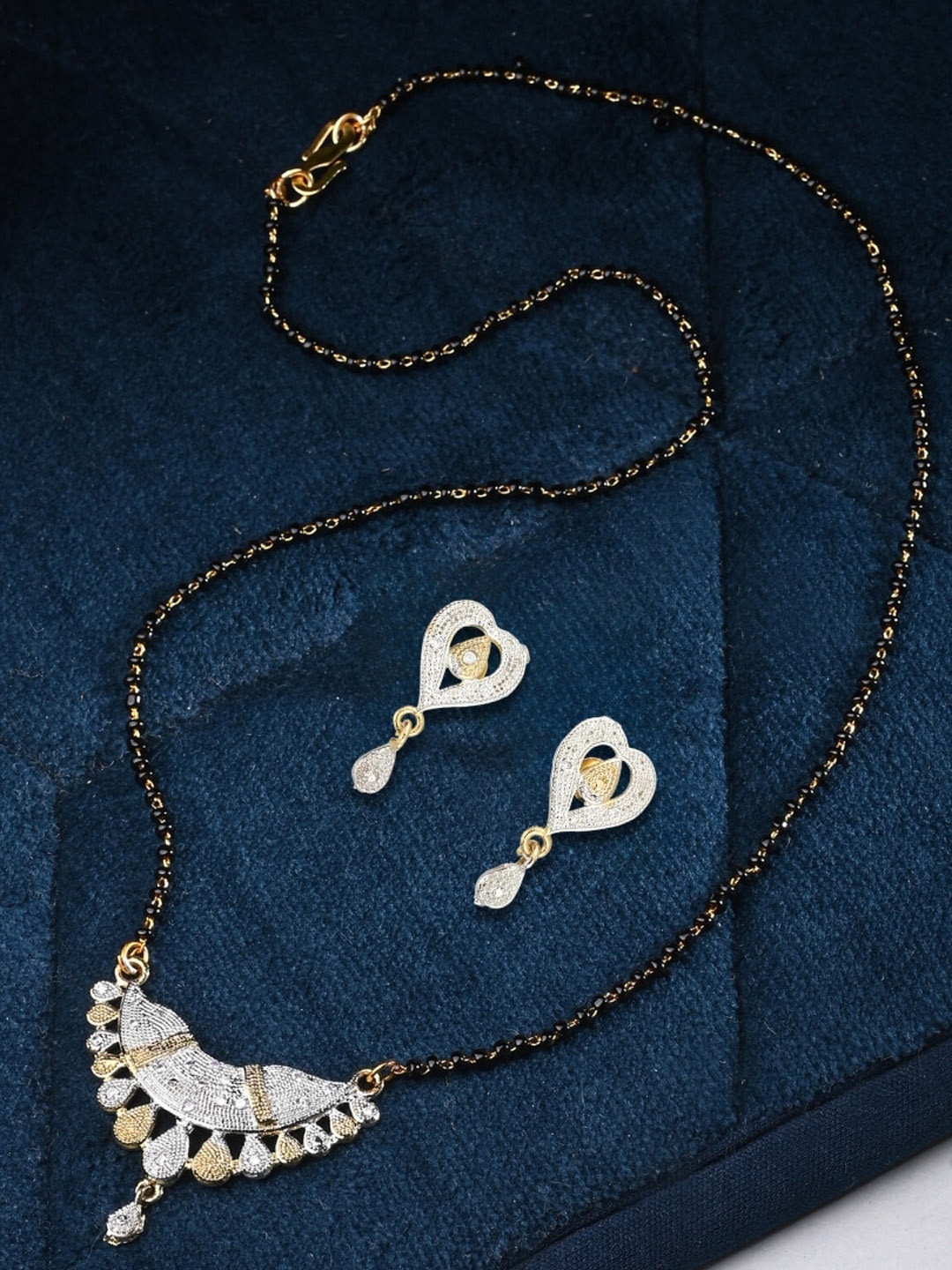 

AanyaCentric Gold-Plated Mangalsutra Pendant Earring Set & Silver-Plated Anklets