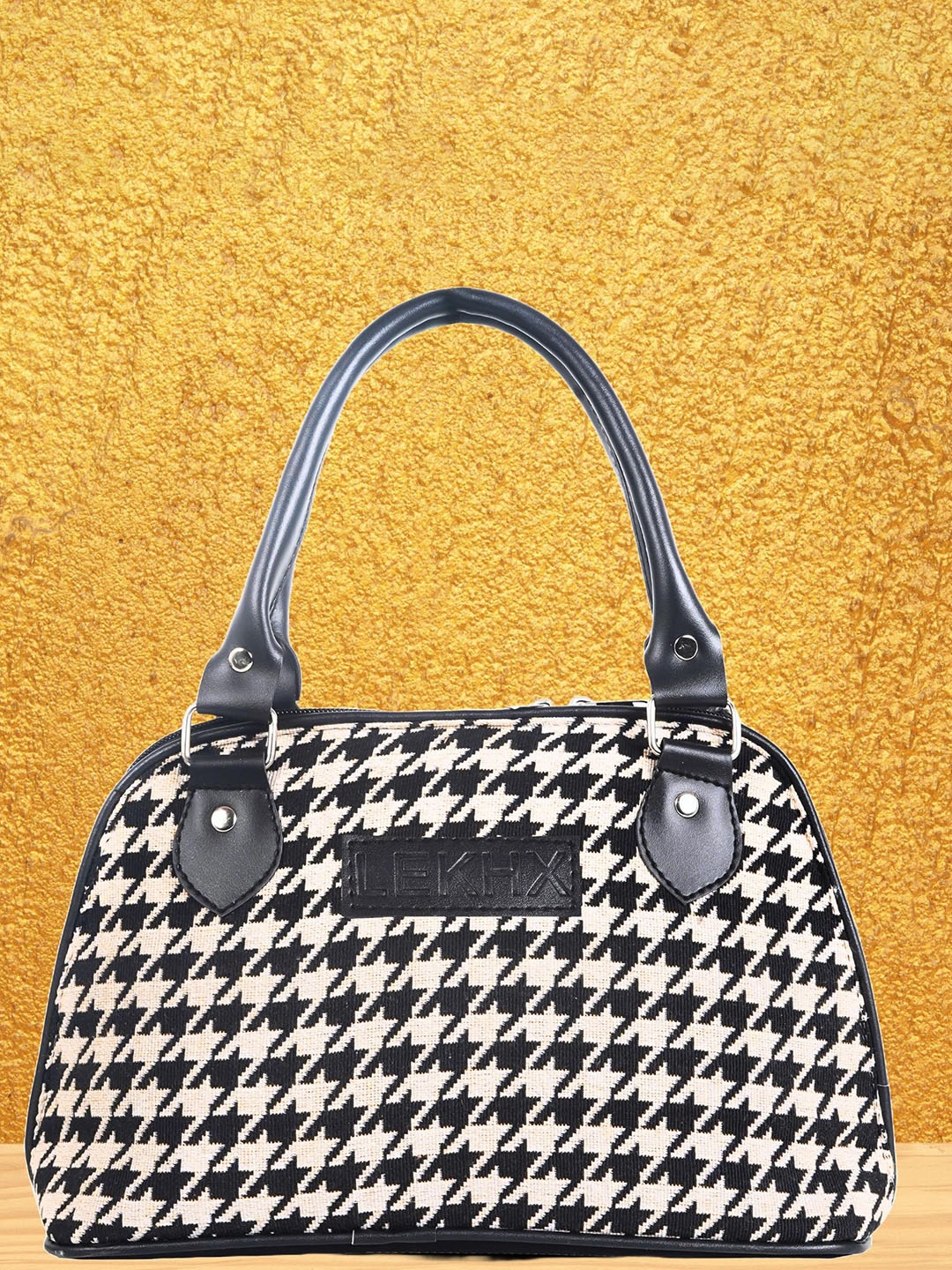 LEKHX Textured Structured Handheld Bag, Black