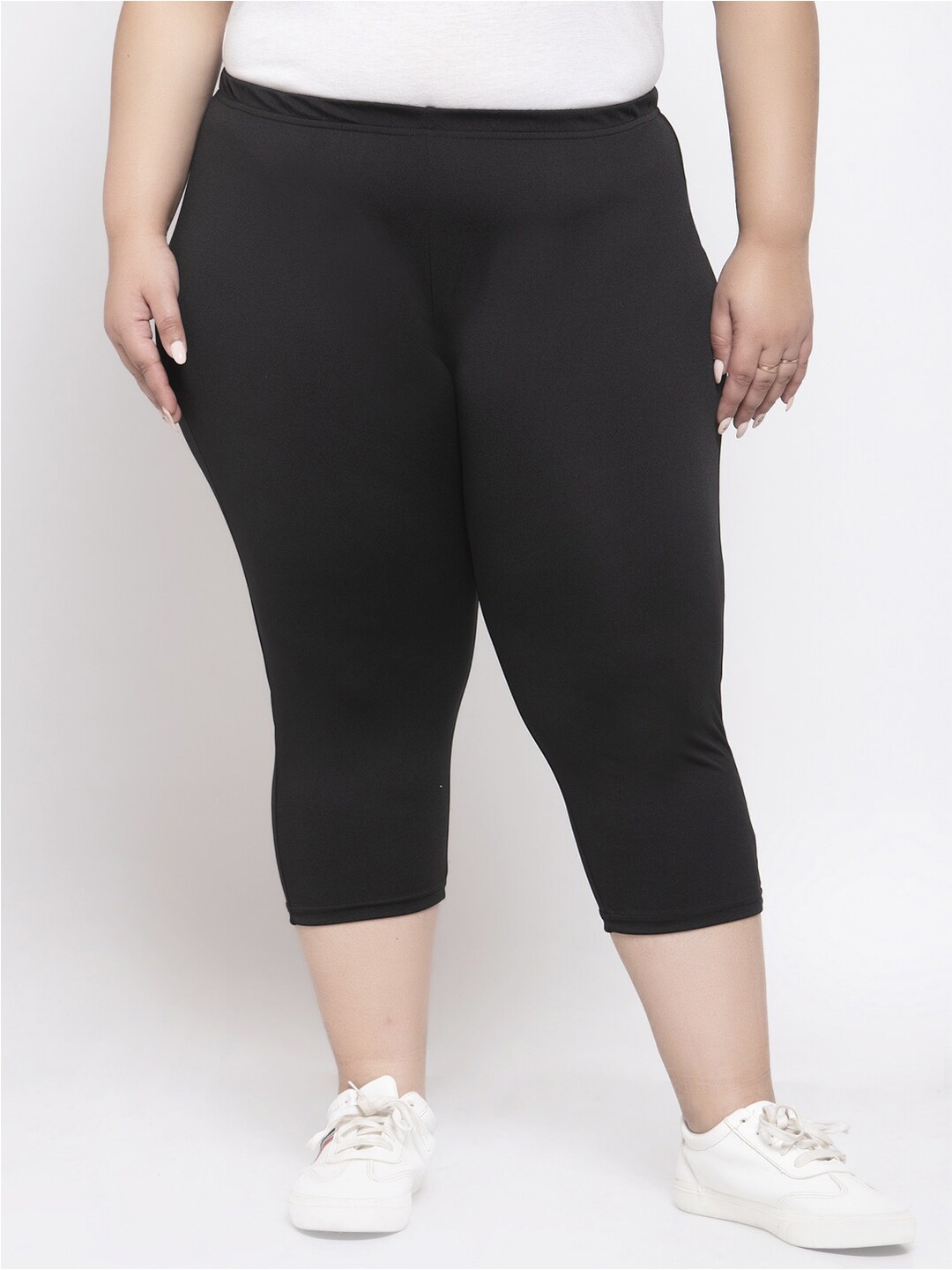 

plusS Plus Size Mid-Rise Capris, Black