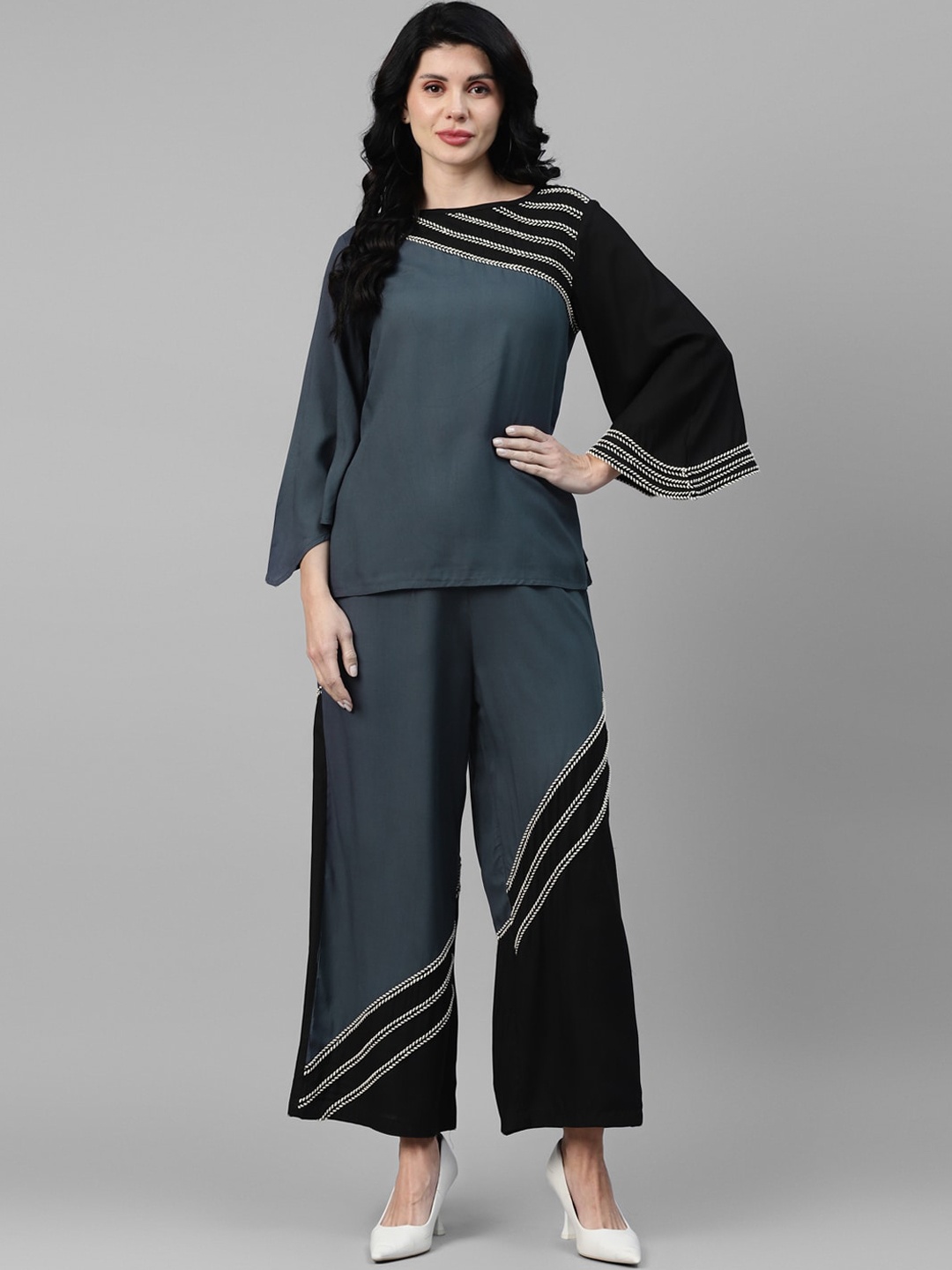 

DEEBACO Colourblocked Top With Flared Palazzos, Grey