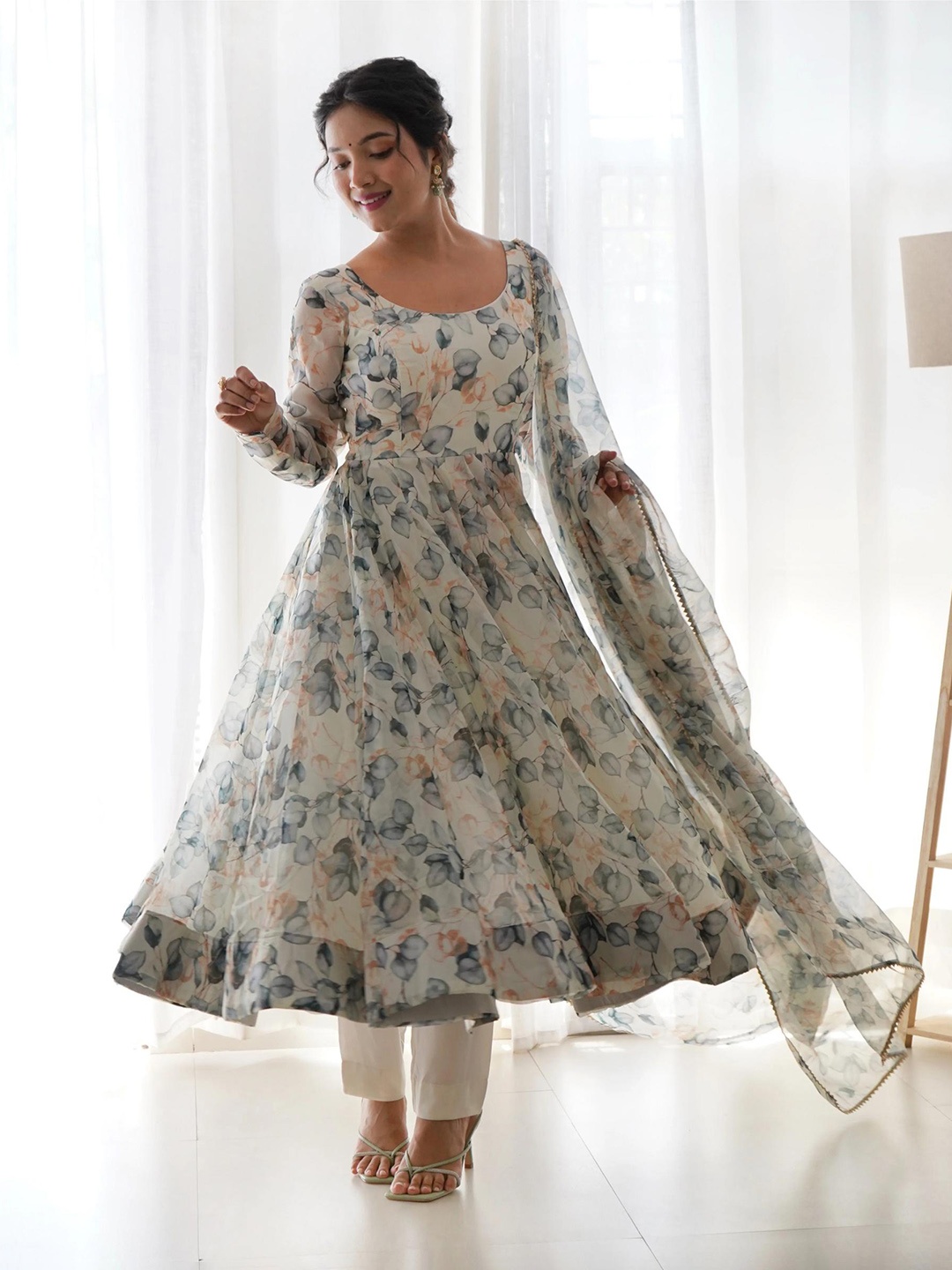 

KALINI Women Floral Printed Regular Kurta with Trousers & With Dupatta, Off white