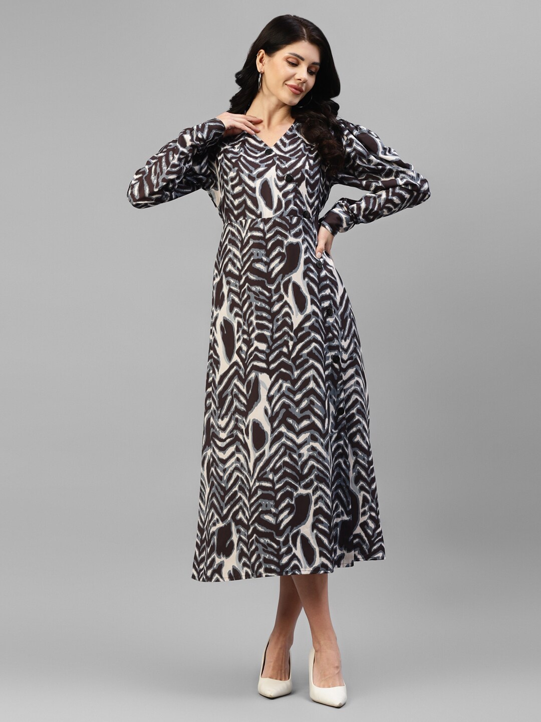 

DEEBACO Animal Printed V-Neck Fit & Flare Midi Dress, Black