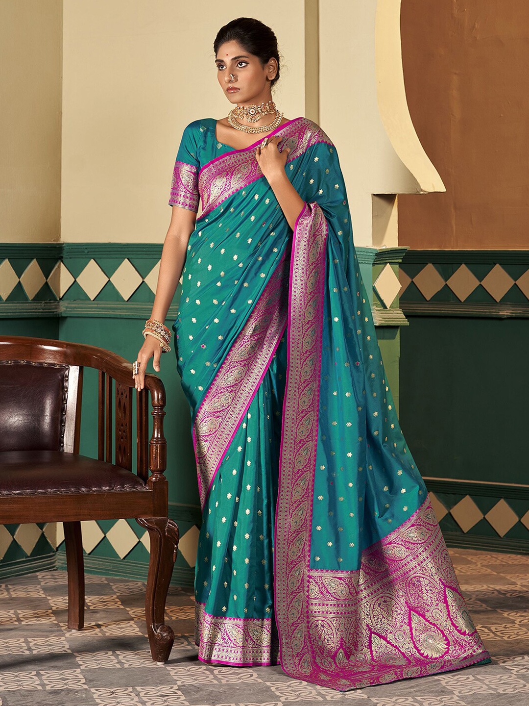 

Satrani Green Ethnic Motifs Woven Design Zari Banarasi Saree