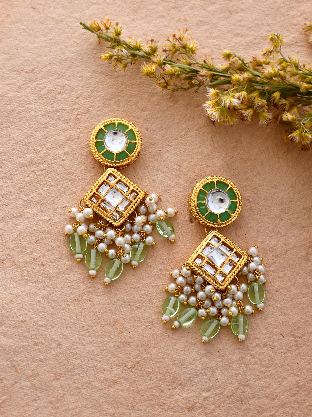 

DASTOOR Gold-Plated Kundan Contemporary Drop Earrings