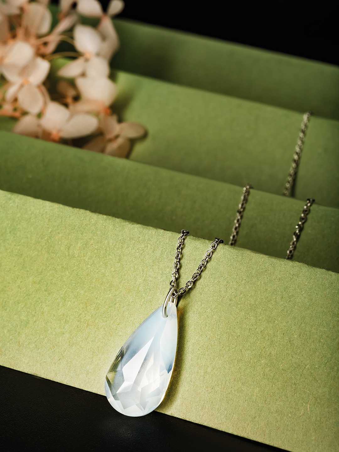 

SILBERRY 925 Sterling Silver Rhodium-Plated Teardrop Shaped Pendant with Chain