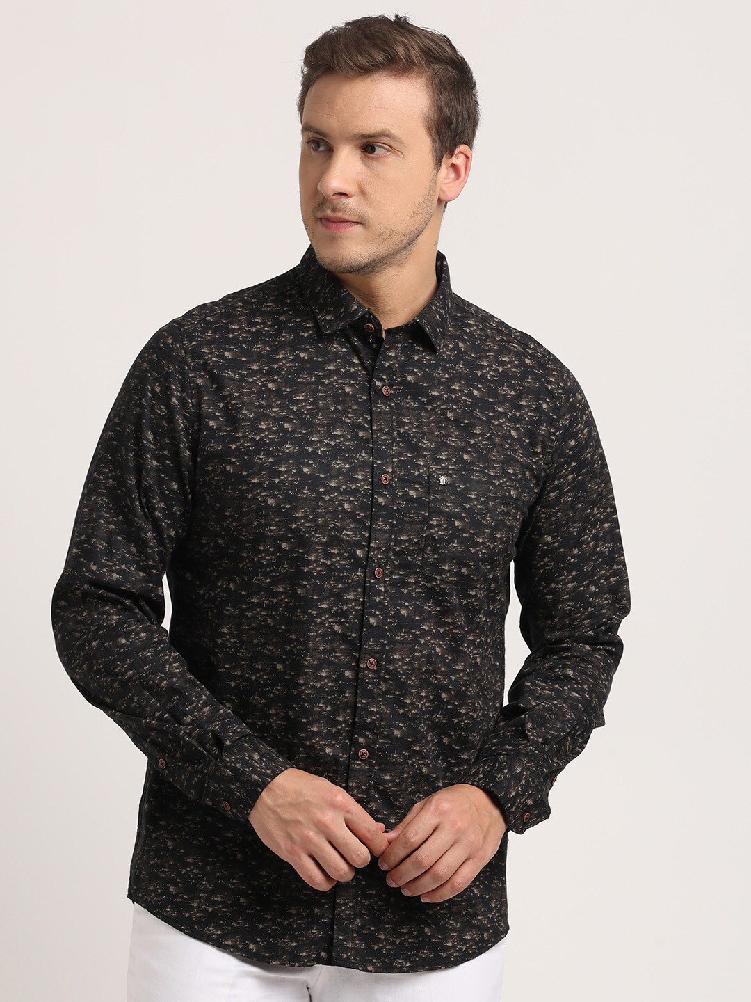 

Turtle Relaxed Slim Fit Abstract Printed Cotton Linen Casual Shirt, Black