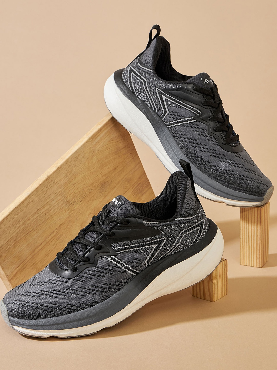 

Avant Men Powerup Running Shoes, Black