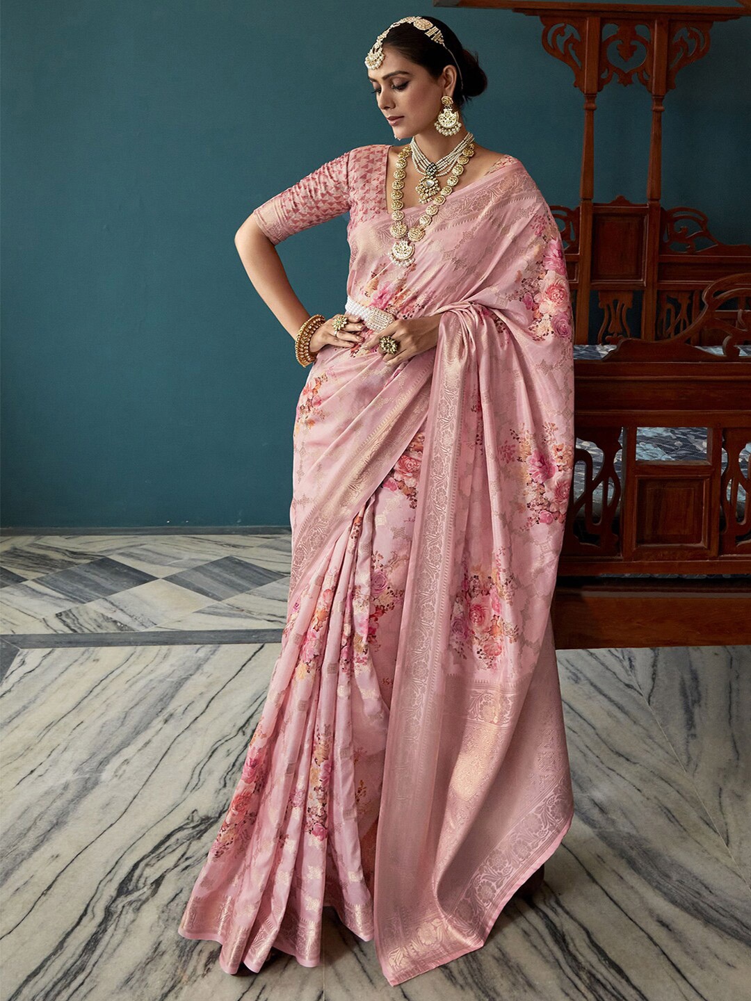 

Mitera Woven Design Zari Banarasi Saree, Peach