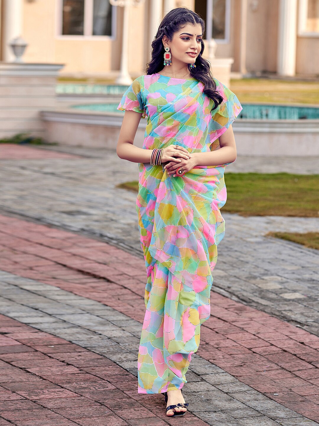 

Mitera Abstract Foil Printed Ikat Saree, Pink