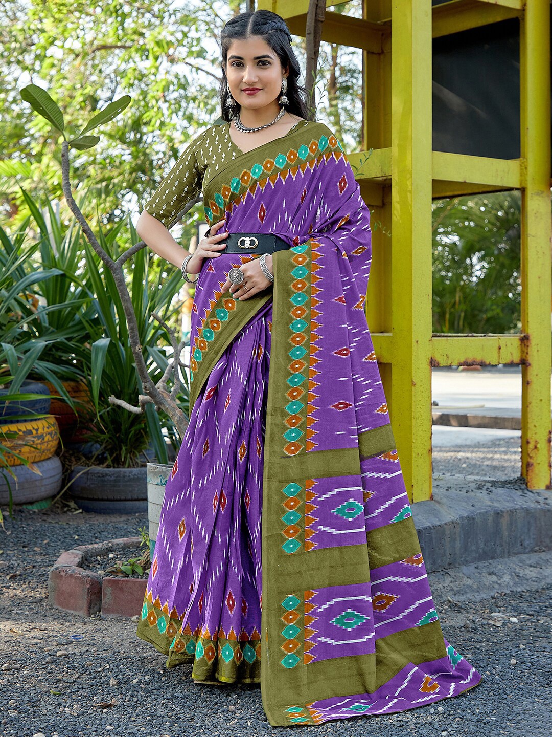 

Mitera Printed Saree with unstitched blouse piece, Purple