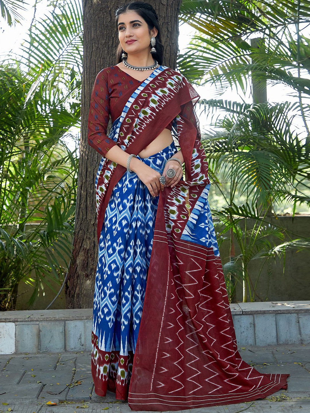 

Mitera Printed Saree with unstitched blouse piece, Blue