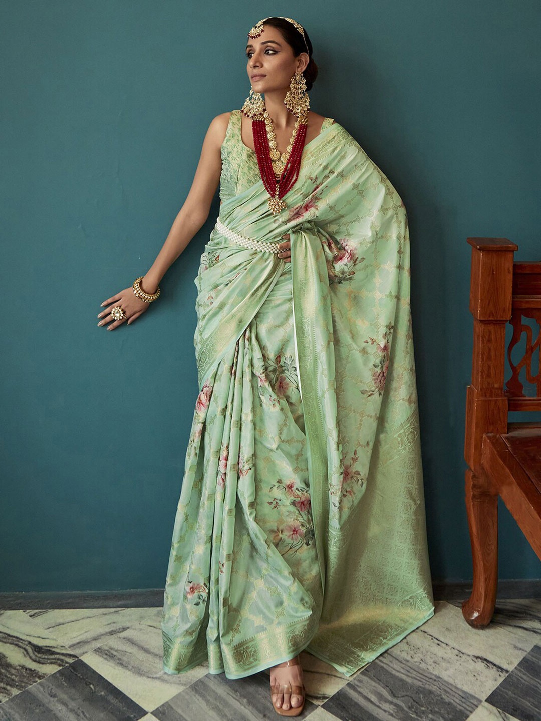 

Mitera Floral Zari Cotton Banarasi Saree, Lime green