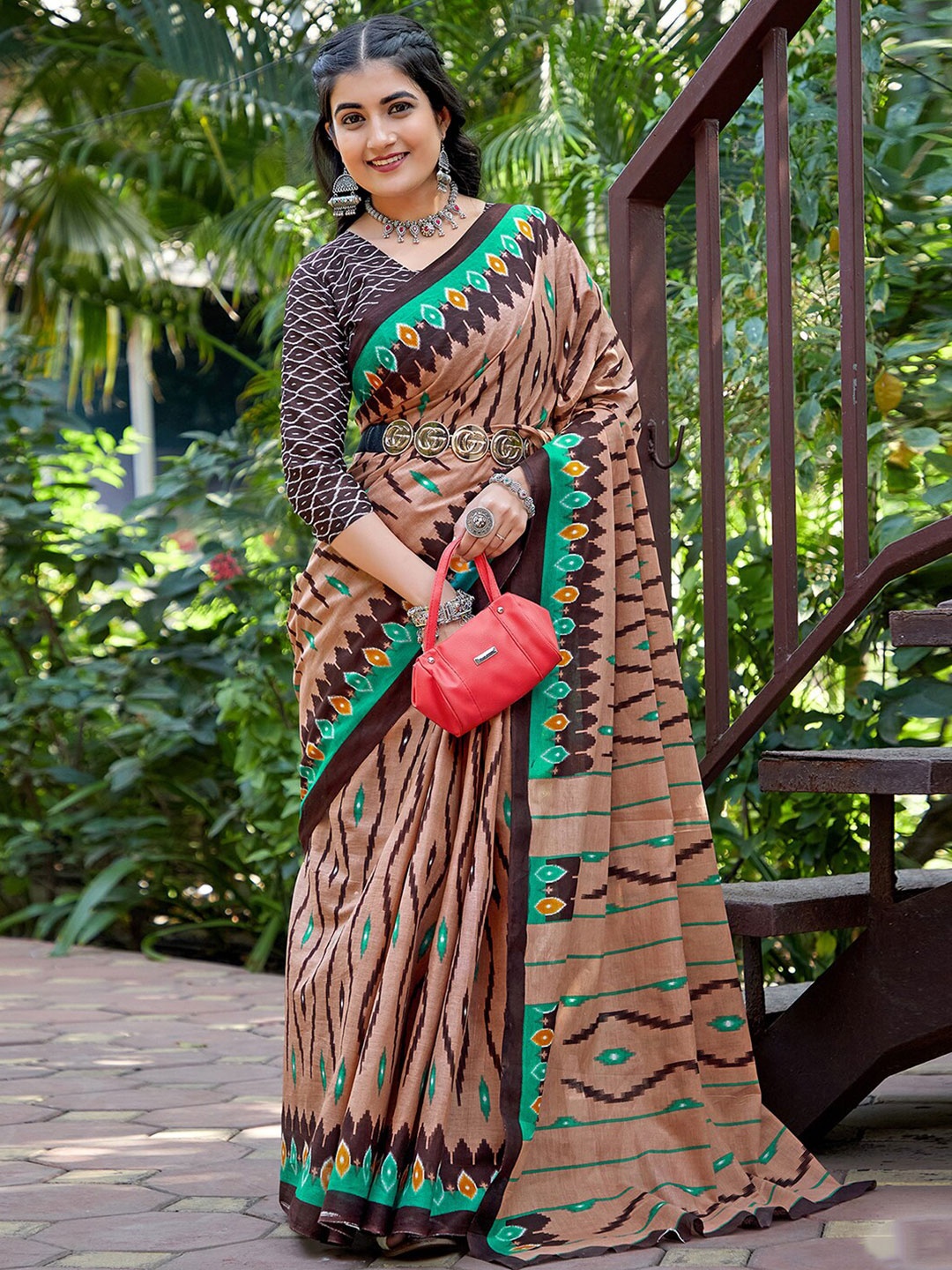 

Mitera Printed Saree with unstitched blouse piece, Brown