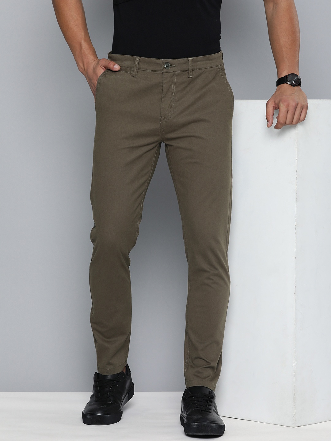 

Flying Machine Men Solid Tapered Fit Chinos, Olive