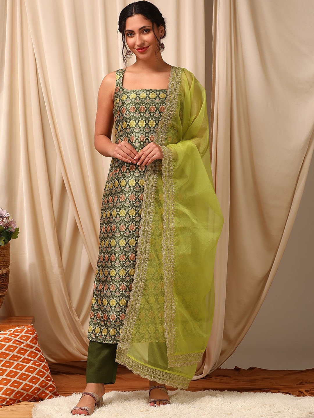 

Inddus Ethnic Woven Design Regular Straight Kurta With Trousers & Dupatta, Green