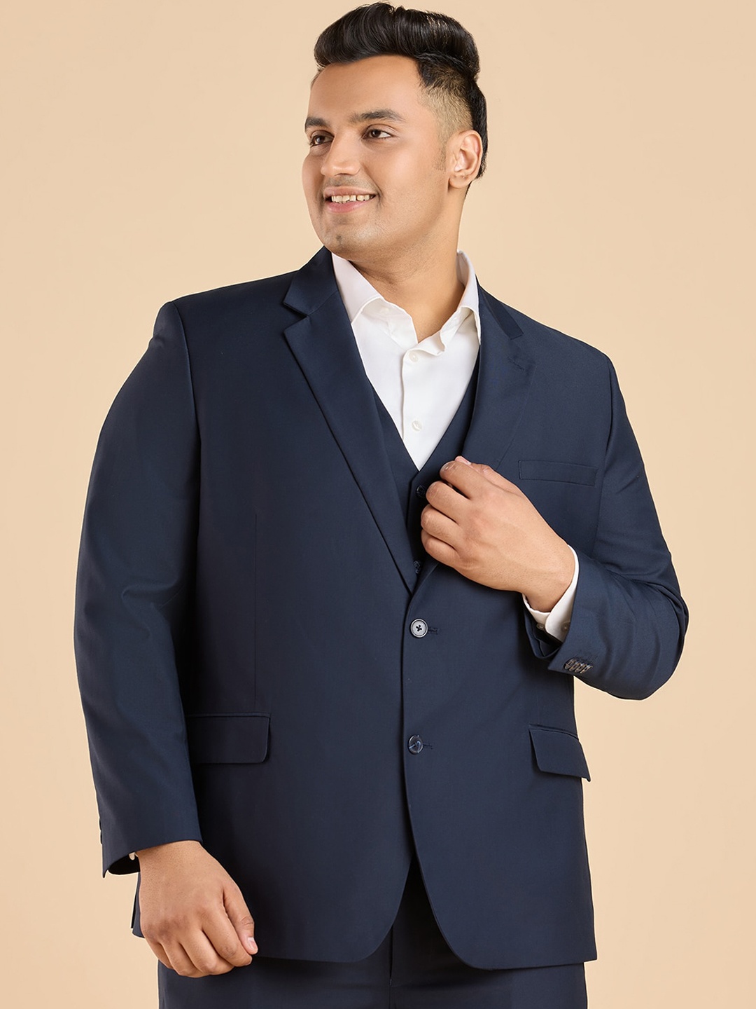 

Big Hello - The Plus Life Unleash Authority: Hallmark Notched-Lapel Single Breasted Blazer, Navy blue