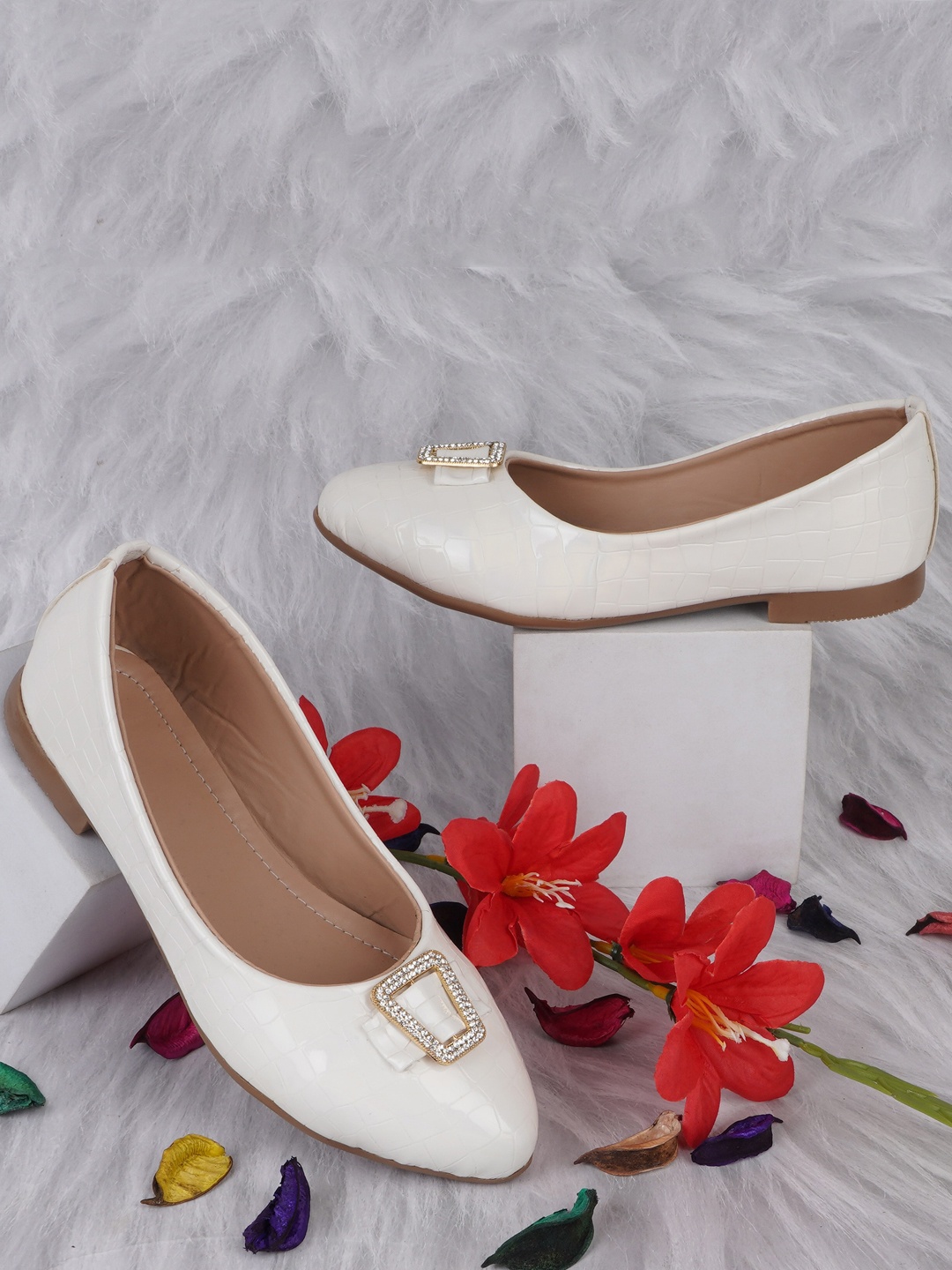 

BAESD Girls Textured Embellished Ballerinas, White