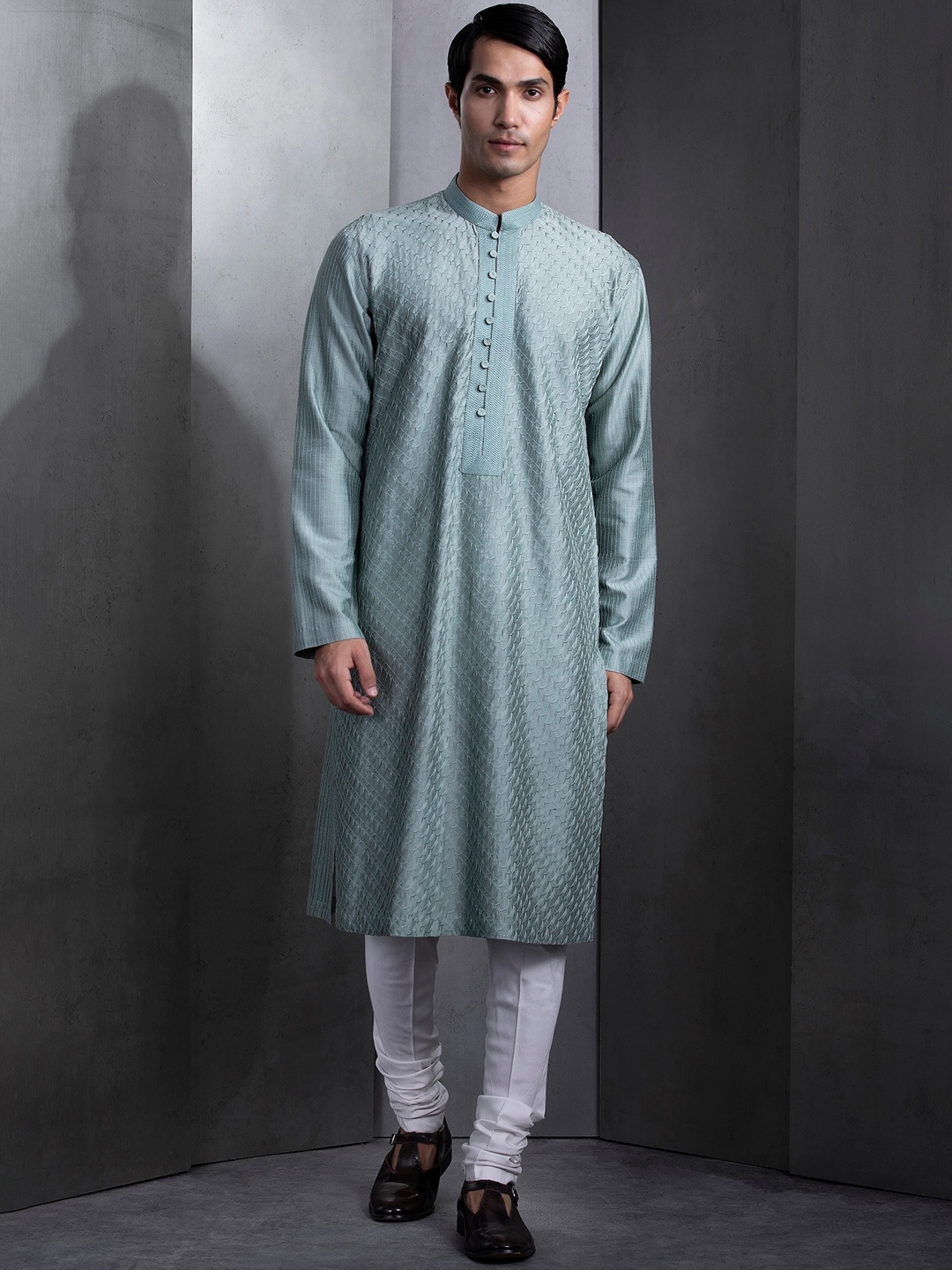 

Rohit Gandhi + Rahul Khanna Mandarin Collar Cotton Strigth Kurta, Green