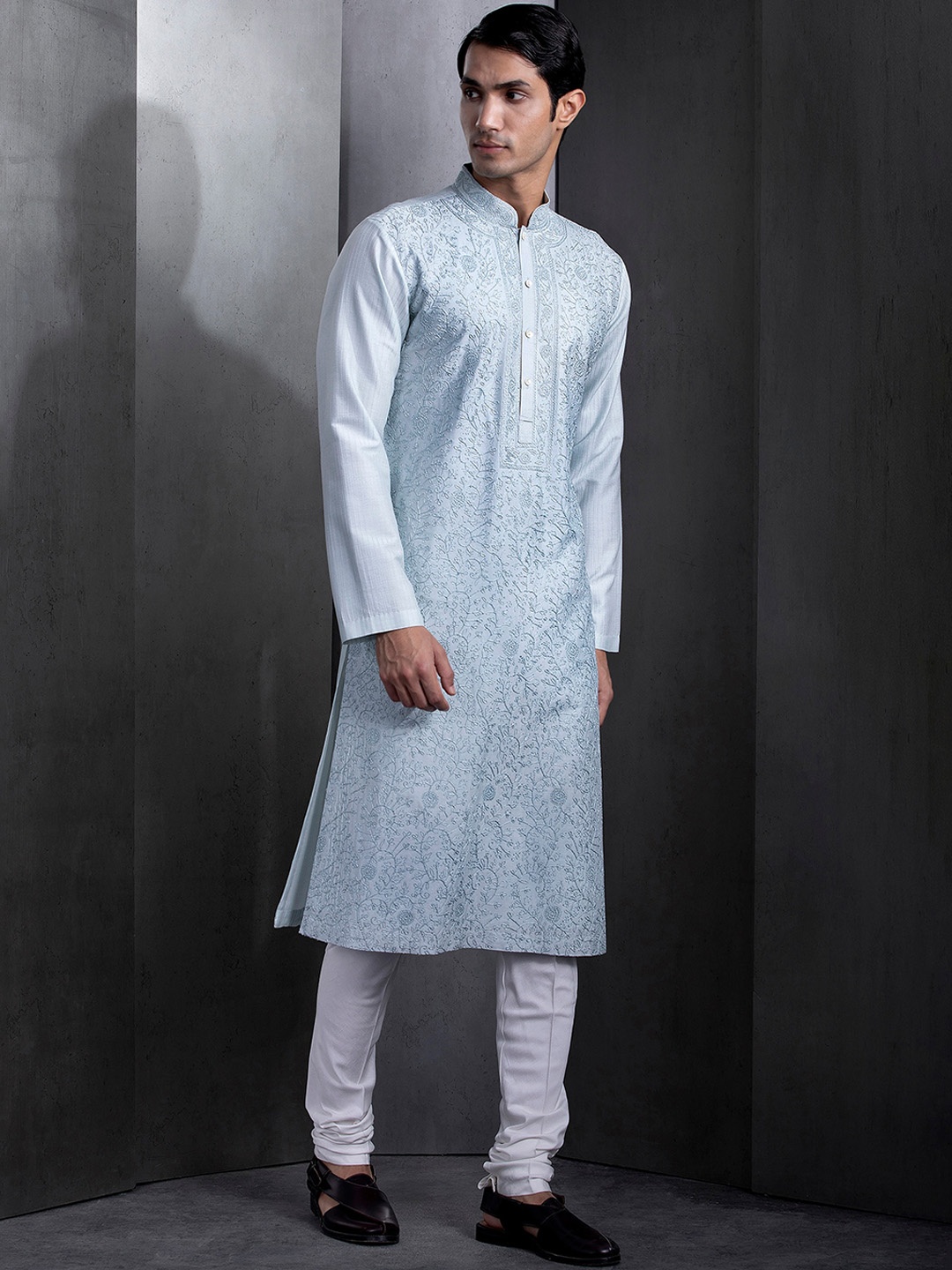 

Rohit Gandhi + Rahul Khanna Floral Embroidered Pure Silk Kurta, Blue