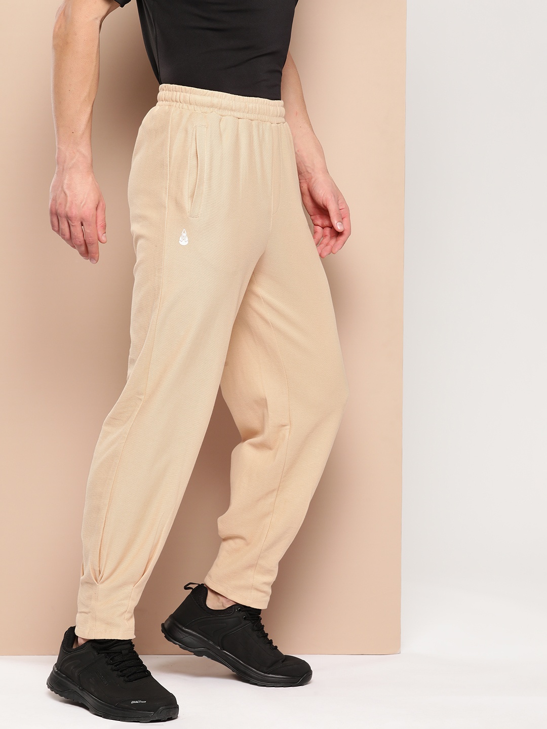 

Alcis Men Men Solid Regular Fit Cotton Joggers, Beige