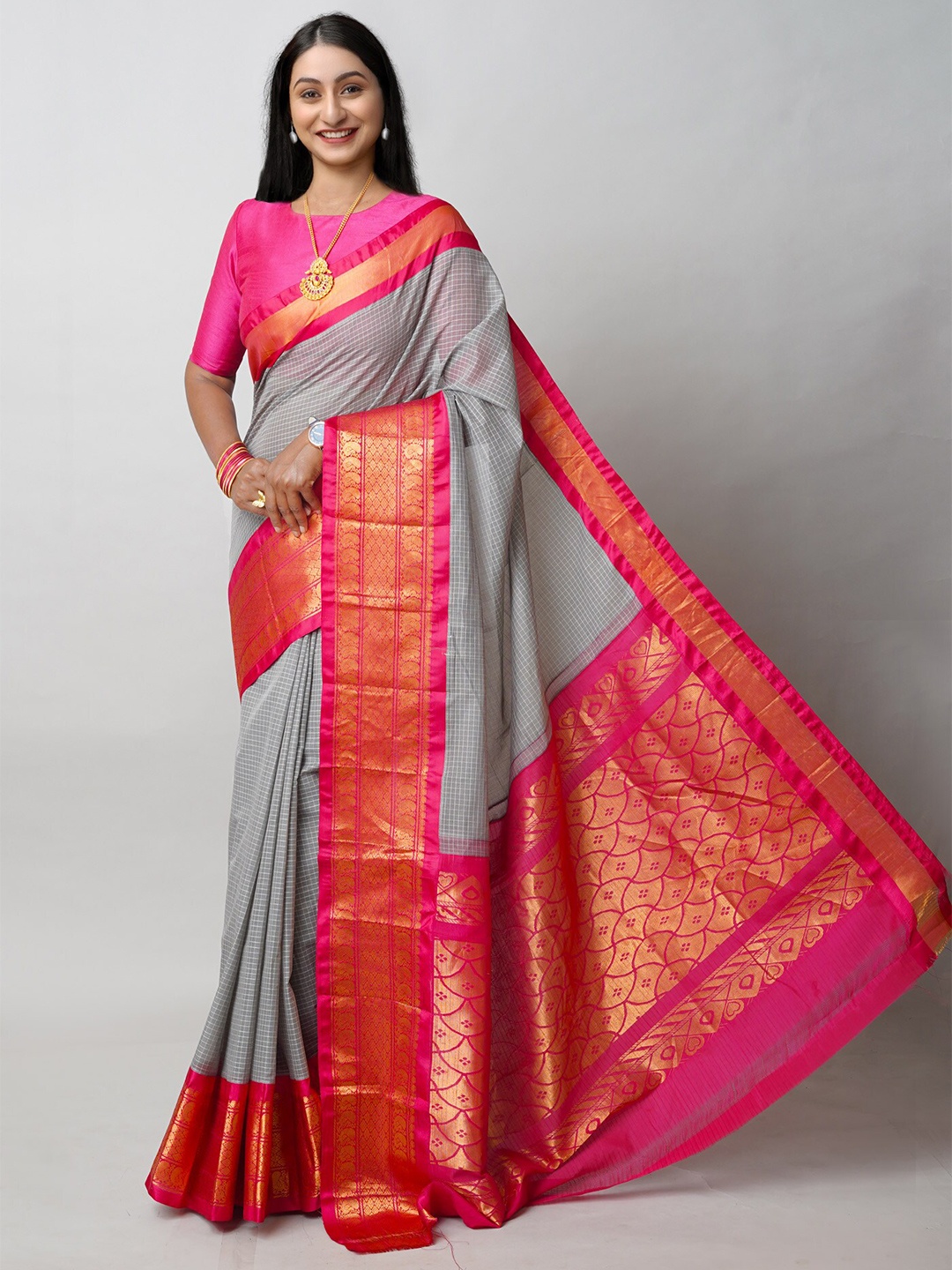 

Unnati Silks Woven Design Zari Pure Cotton Handloom Gadwal Saree, Grey