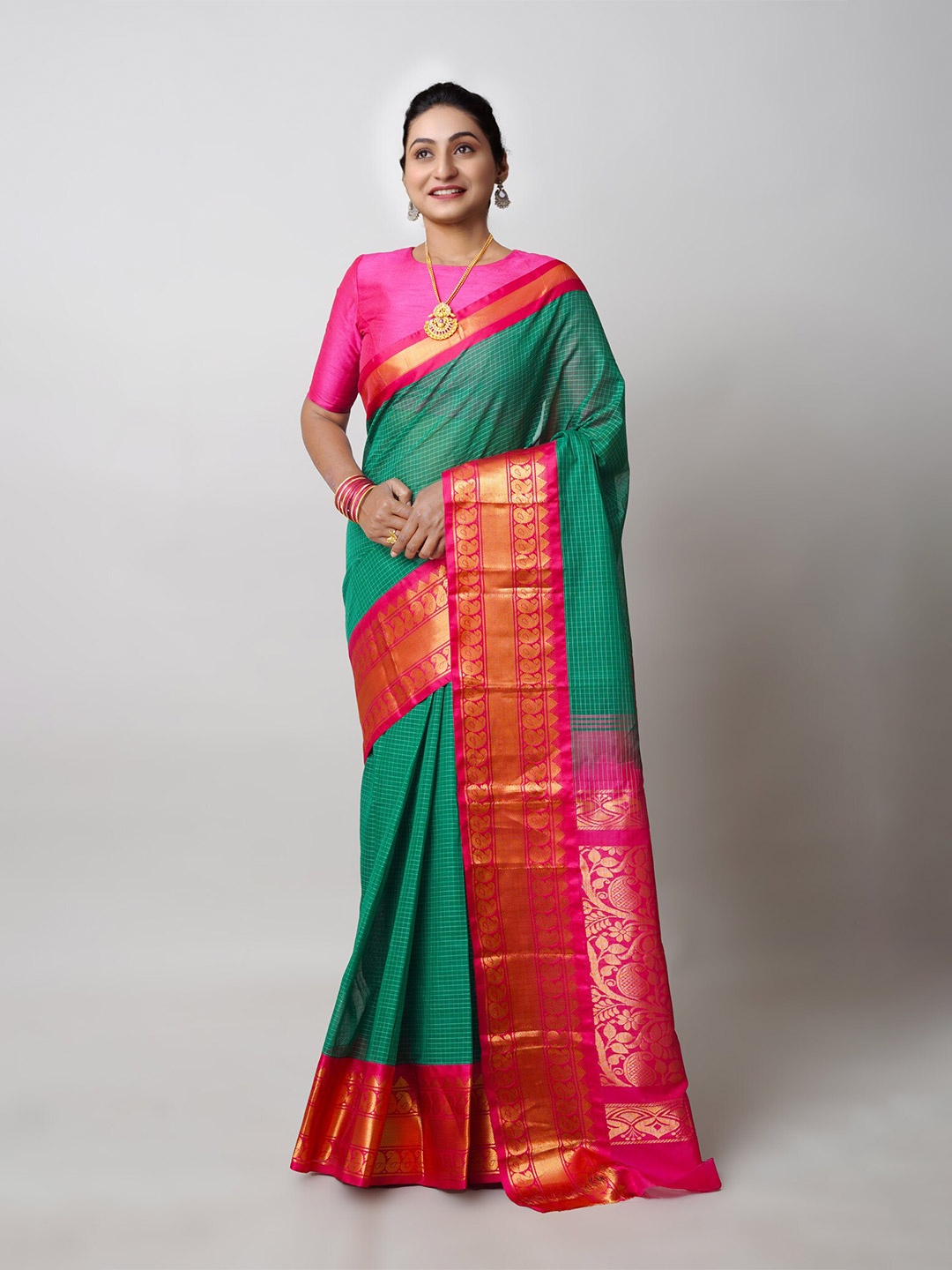 

Unnati Silks Woven Design Zari Pure Cotton Handloom Gadwal Saree, Green