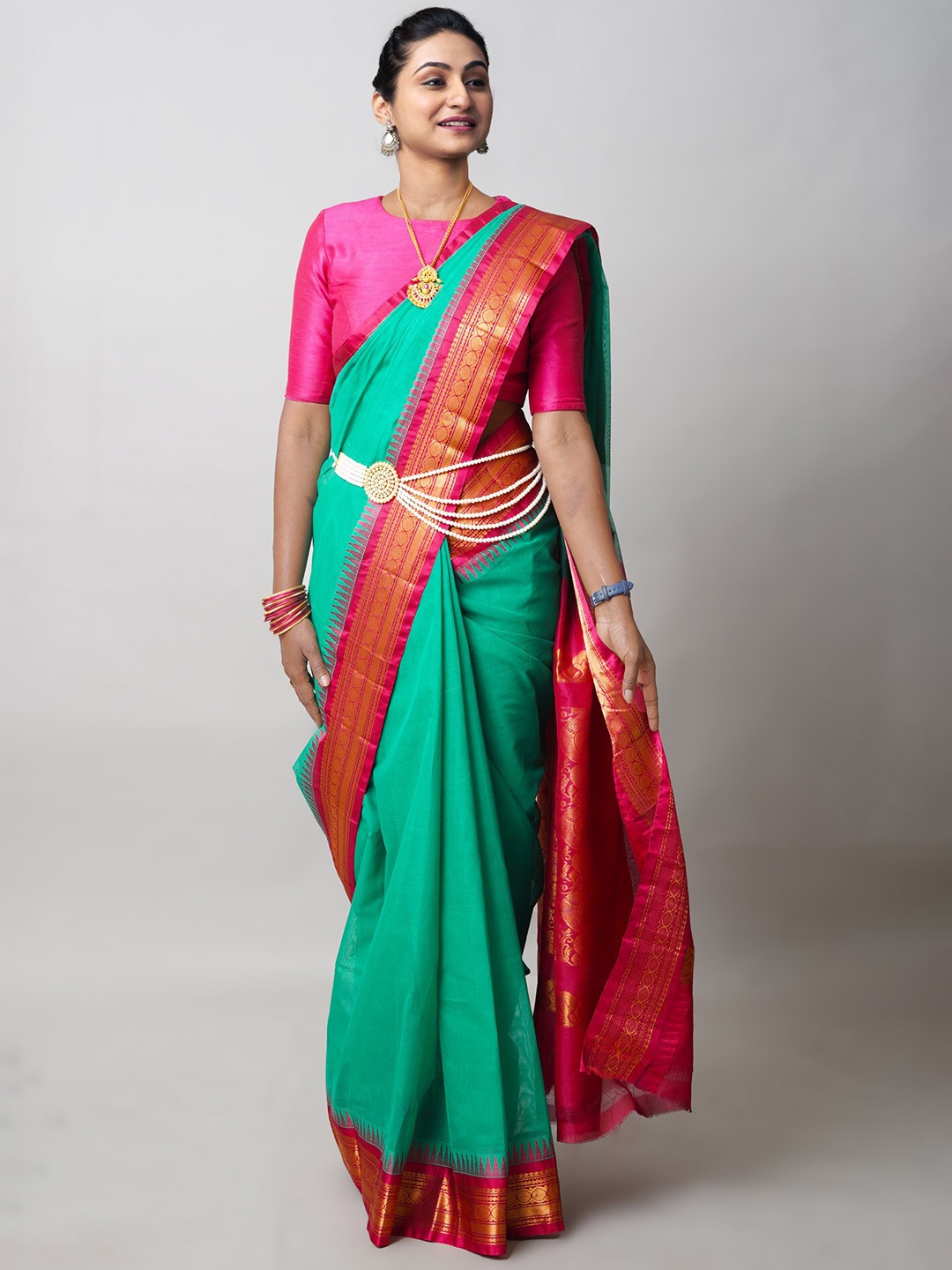 

Unnati Silks Woven Design Zari Pure Cotton Handloom Gadwal Saree, Green