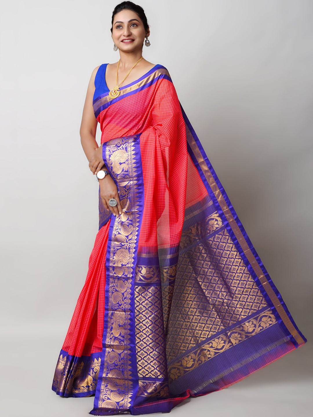

Unnati Silks Woven Design Zari Pure Cotton Handloom Gadwal Saree, Red