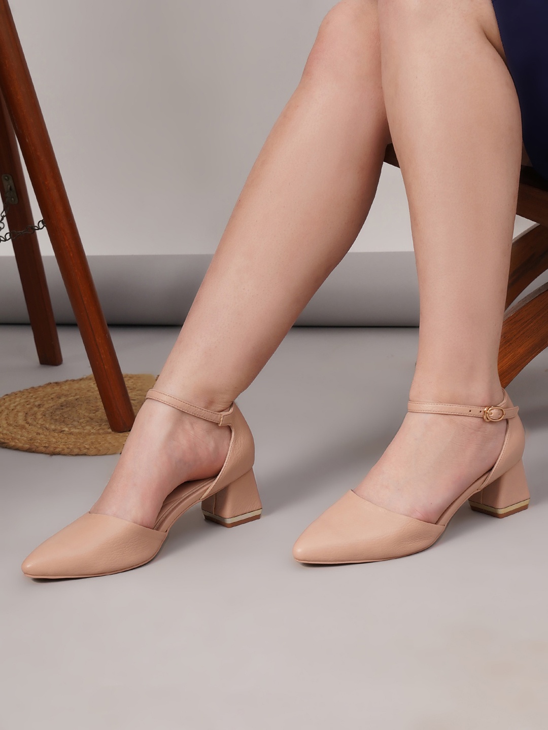 

Sherrif Shoes Pointed Toe Block Heels, Nude