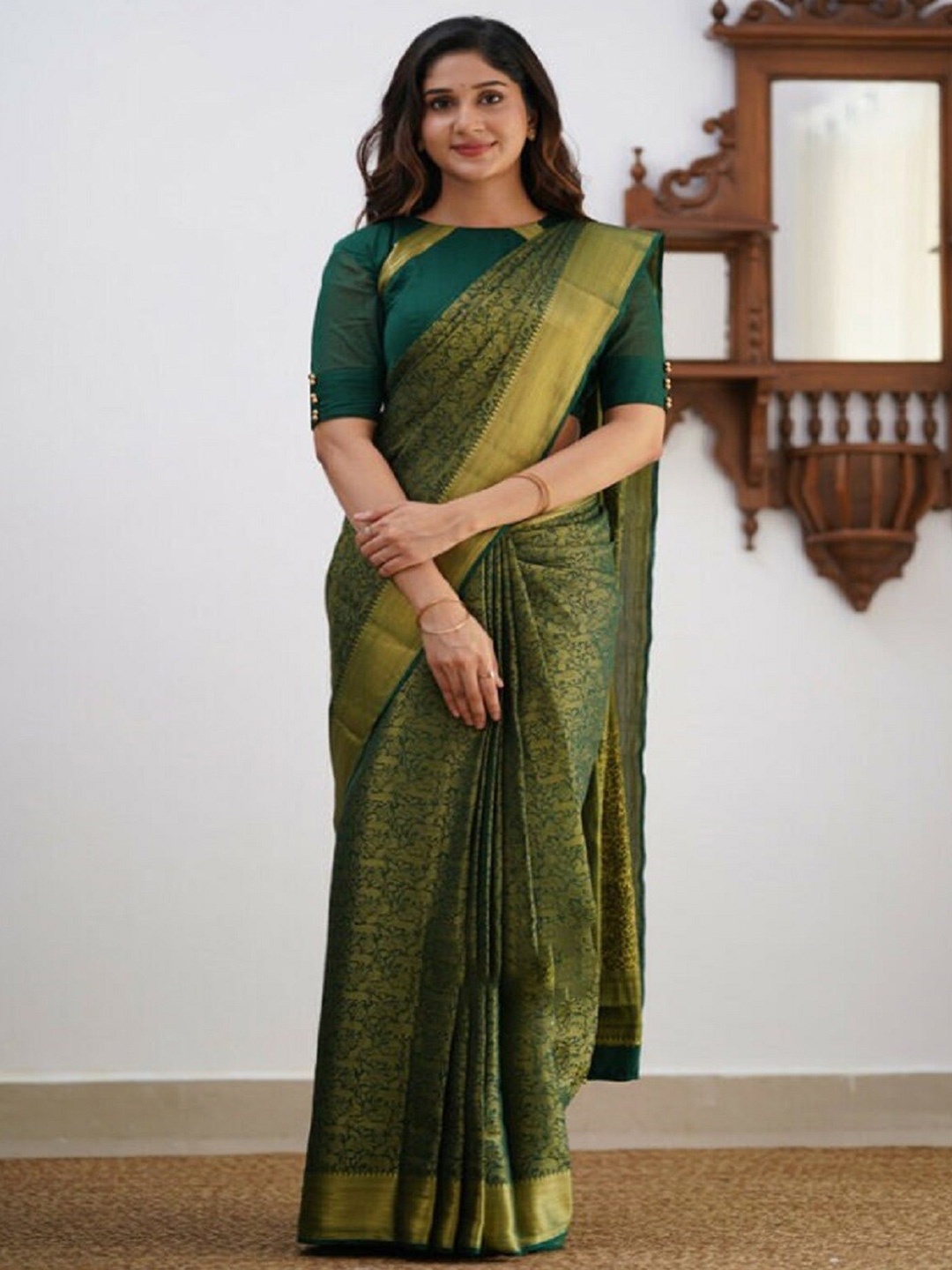 

ESOMIC EXPORT Floral Woven Design Zari Art Silk Banarasi Saree, Green