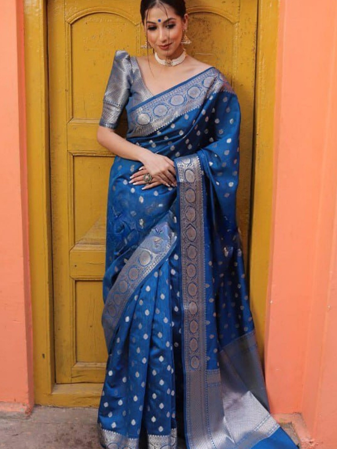 

ESOMIC EXPORT Ethnic Motifs Woven Design Zari Art Silk Banarasi Saree, Teal
