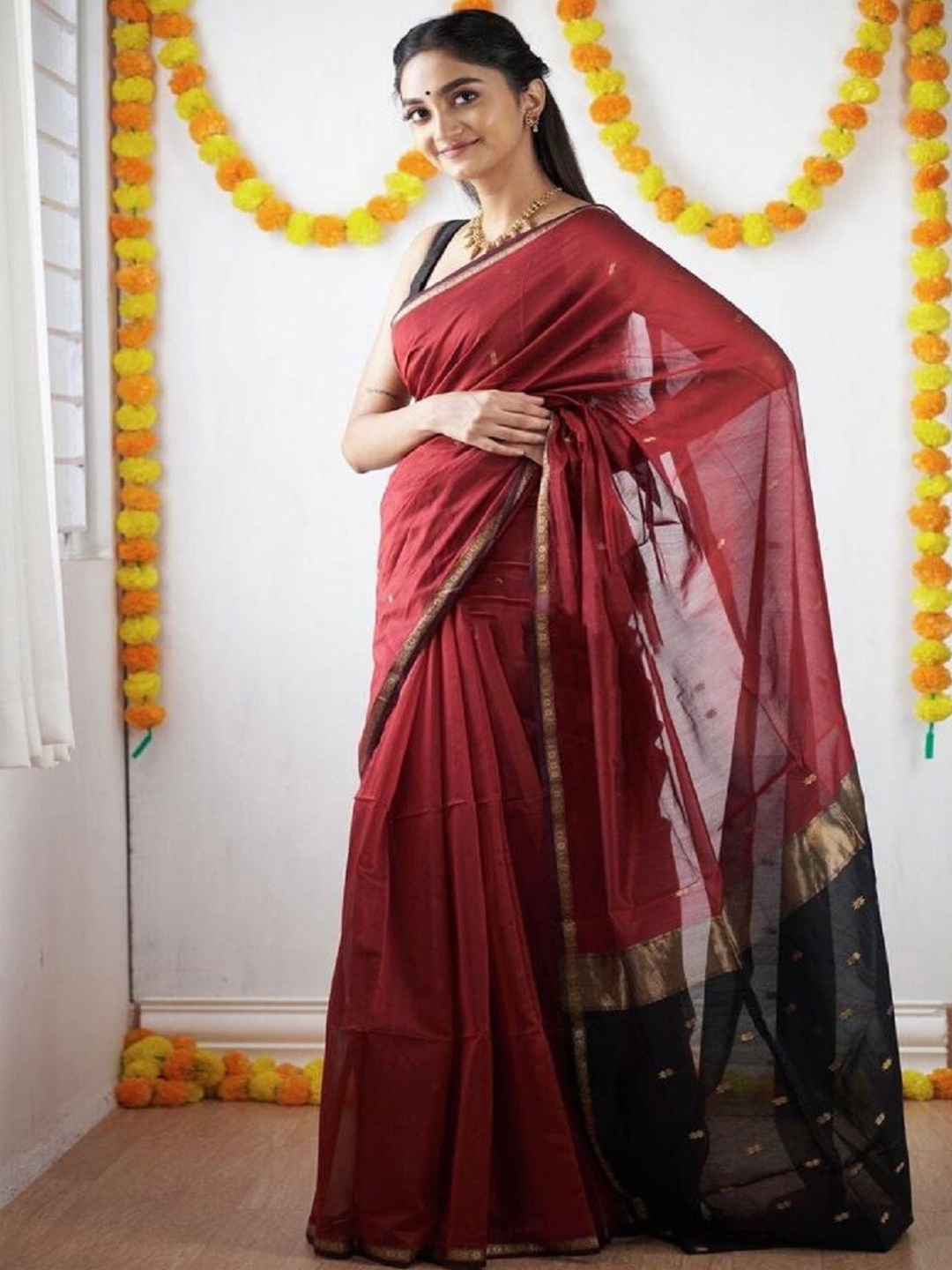 

ESOMIC EXPORT Woven Design Zari Art Silk Banarasi Saree, Red