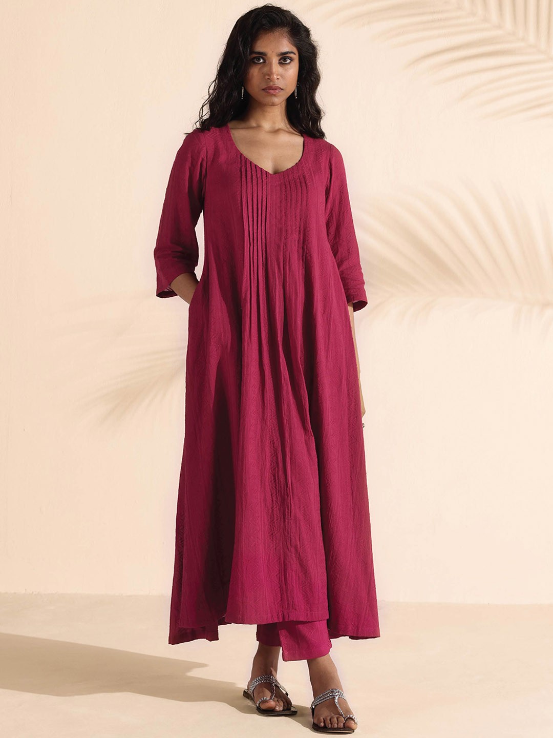 

trueBrowns Striped Pleated V-Neck Pure Cotton Kurta with Trousers, Red